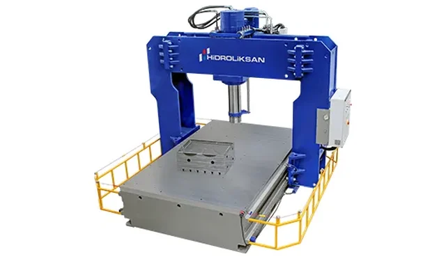Hidroliksan seria HSPS, presă de îndreptare cu portal